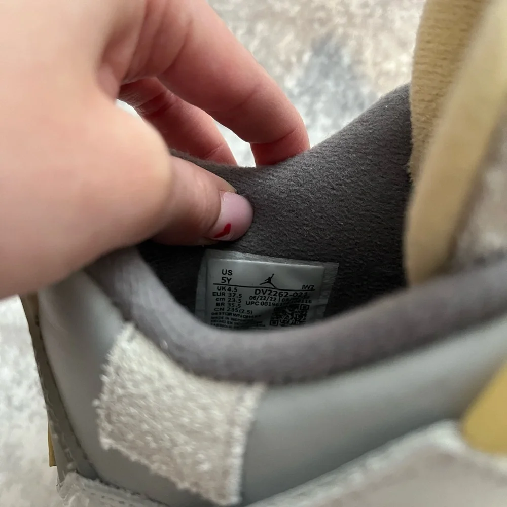 Air Jordan 4 Retro Craft Unisex Shoe